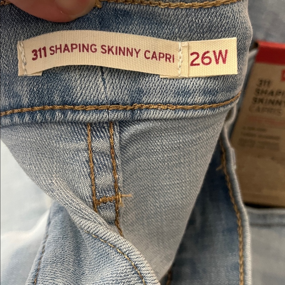 Levi's Women's Cropped Light Blue Jeans - Picture 11 of 16